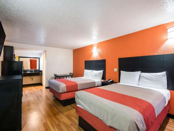 Motel 6-Houston, TX - Brookhollow : photo 7 de la chambre chambre quadruple de luxe - non-fumeurs