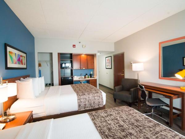 SureStay Plus by Best Western Louisville Airport Expo : photo 4 de la chambre chambre avec 2 lits queen-size et baignoire - accessible aux personnes à mobilité réduite