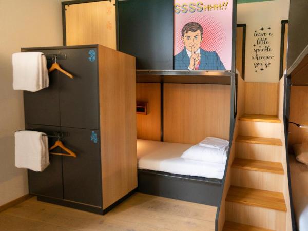 Sparks Hostel : photo 3 de la chambre lit dans un dortoir de 4 lits