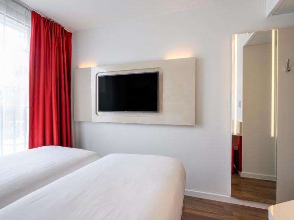 B&B HOTEL Brussels Centre Gare du Midi : photo 6 de la chambre chambre lits jumeaux