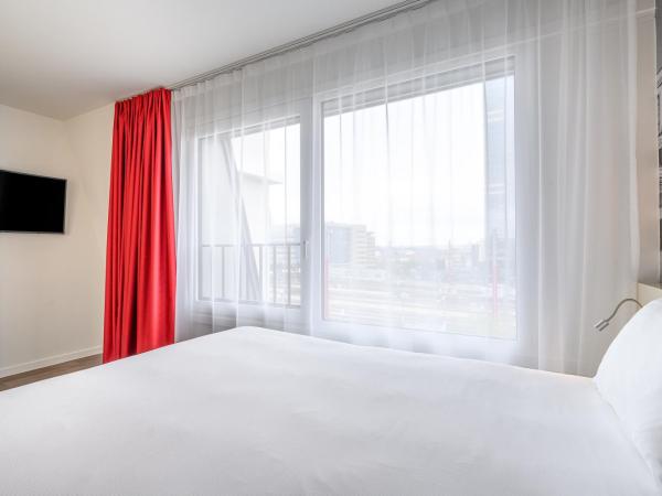 B&B HOTEL Brussels Centre Gare du Midi : photo 6 de la chambre chambre double - accessible aux personnes à mobilité réduite