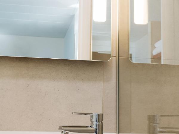 B&B HOTEL Brussels Centre Gare du Midi : photo 8 de la chambre chambre familiale