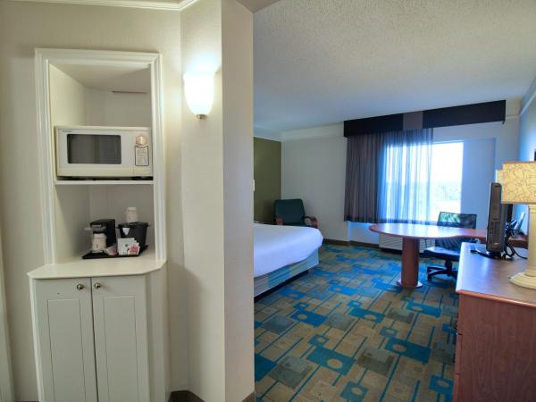 La Quinta by Wyndham Orlando I Drive/Conv Center : photo 3 de la chambre chambre lit king-size avec baignoire - accessible aux personnes à mobilité réduite/malentendantes - non-fumeurs