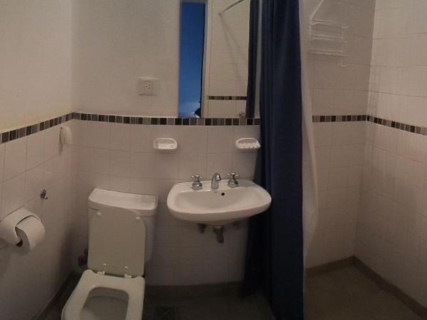 Sabatico Travelers Hostel & Guesthouse : photo 6 de la chambre chambre double avec salle de bains privative