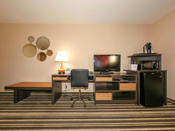 Howard Johnson by Wyndham Winnipeg West : photo 8 de la chambre chambre affaires avec 2 lits queen-size - 2ème Étage/non-fumeurs