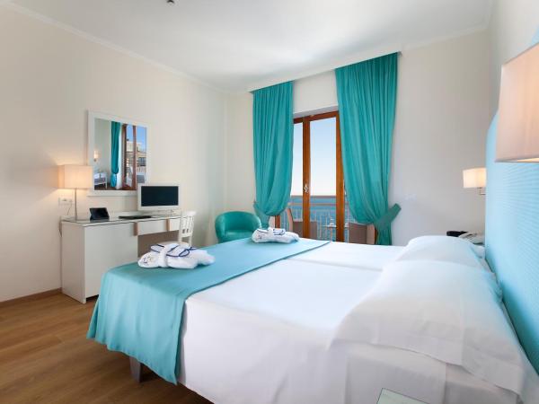 Hotel Regina : photo 2 de la chambre chambre double ou lits jumeaux - vue sur mer