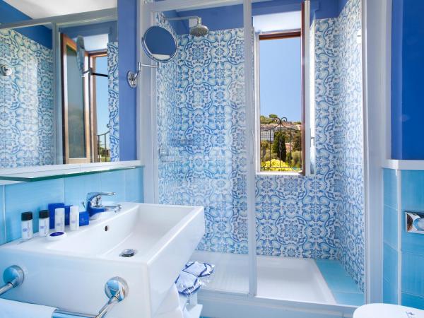 Hotel Regina : photo 1 de la chambre chambre double deluxe avec 2 balcons