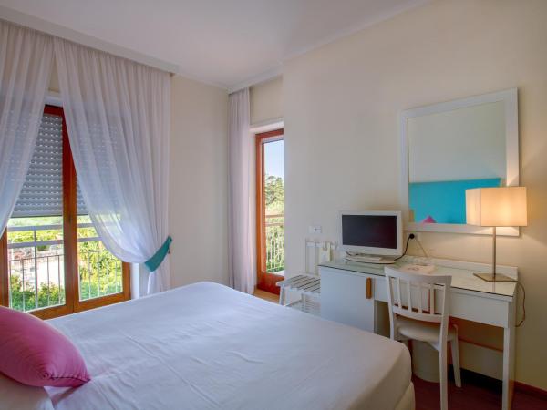 Hotel Regina : photo 4 de la chambre chambre double ou lits jumeaux - vue sur piscine