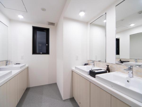 Grids Tokyo Ueno Hotel&Hostel : photo 5 de la chambre chambre familiale avec salle de bains commune