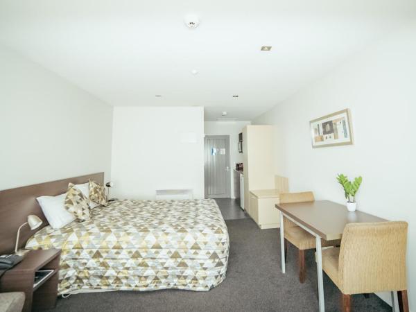 Airport Delta Motel : photo 5 de la chambre studio avec baignoire spa