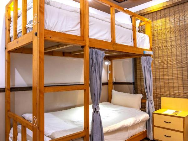 Shangri-la Boutique Hotel : photo 4 de la chambre lit simple dans dortoir de 4 lits - salle de bains commune