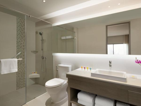 Hyatt Place Bangkok Sukhumvit : photo 4 de la chambre suite lit king-size