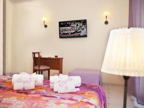 b&b Napoli Capitale : photo 3 de la chambre chambre double avec salle de bains privative