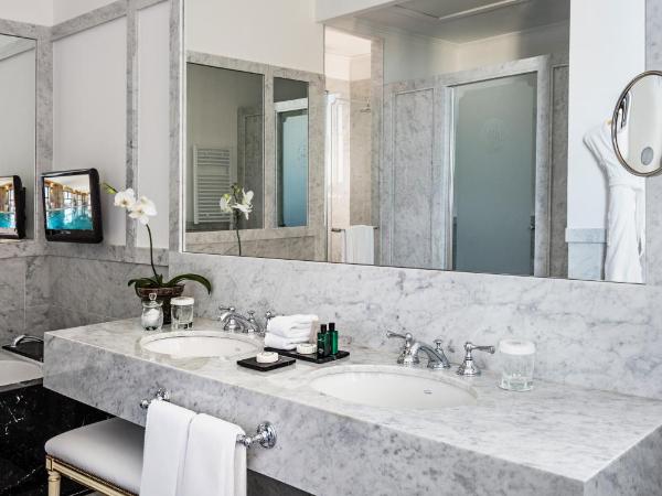 Alvear Palace Hotel - Leading Hotels of the World : photo 7 de la chambre suite lit king-size avec balcon