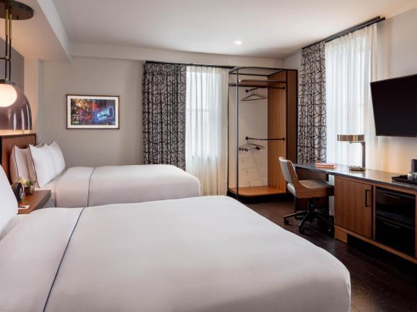 Holston House Nashville, in The Unbound Collection by Hyatt : photo 3 de la chambre queen room with two queen beds and transfer shower - disability access