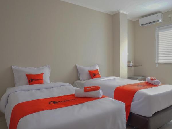 Residences by RedDoorz near MT Haryono - Minimum Stay 7 Days : photo 6 de la chambre chambre lits jumeaux