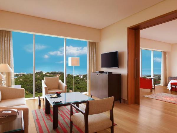 Trident Hyderabad : photo 5 de la chambre executive suite with one way airport transfer & club lounge access