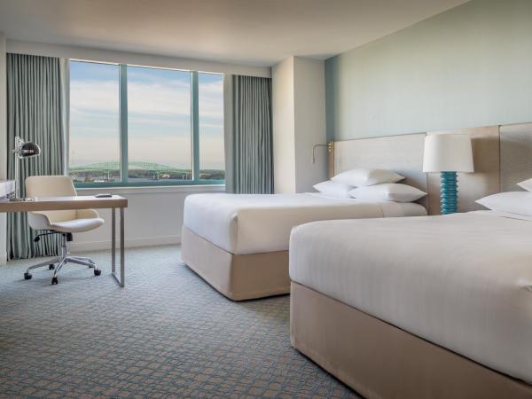 Hyatt Regency Jacksonville Riverfront : photo 2 de la chambre chambre avec 2 lits queen-size et douche accessible aux personnes à mobilité réduite