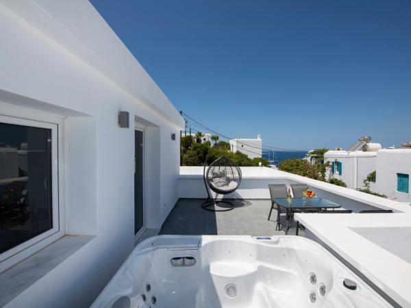 Zannis Hotel : photo 3 de la chambre suite supérieure avec jacuzzi extérieur - vue sur mer