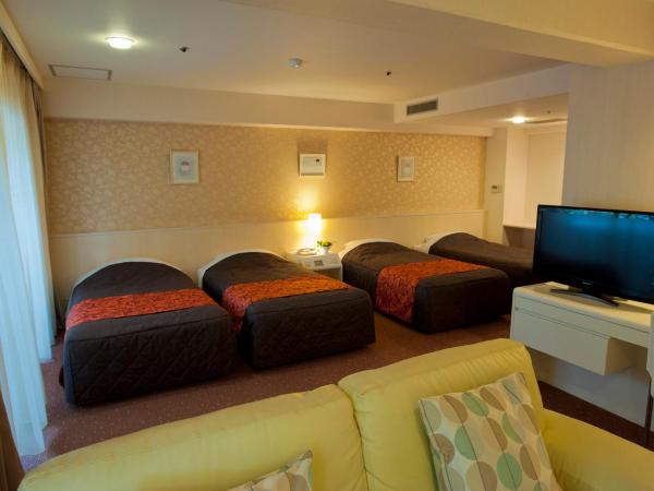 Maple Arima : photo 1 de la chambre chambre quadruple avec salle de bains commune