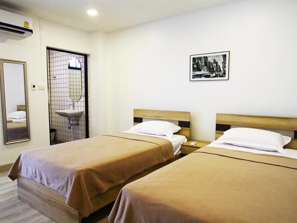 398 HOSTEL : photo 3 de la chambre chambre lits jumeaux avec balcon