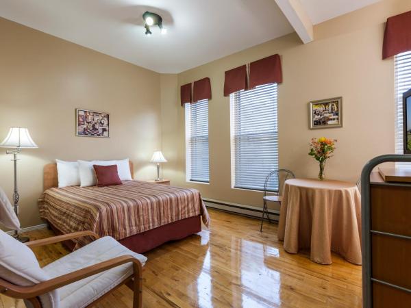 Hotel Quartier des Spectacles : photo 1 de la chambre studio avec 1 lit double