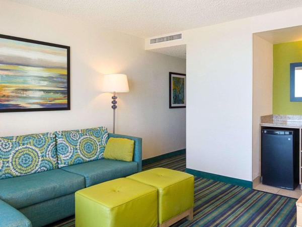 Comfort Suites Beachfront : photo 4 de la chambre suite lit king-size – non-fumeurs