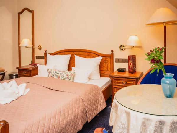 Hotel Rezydencja : photo 4 de la chambre chambre familiale (2 adultes et 2 enfants)