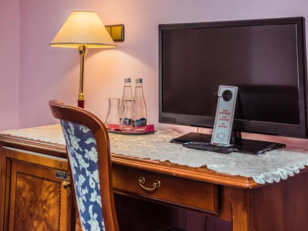 Hotel Rezydencja : photo 3 de la chambre chambre familiale (2 adultes et 2 enfants)