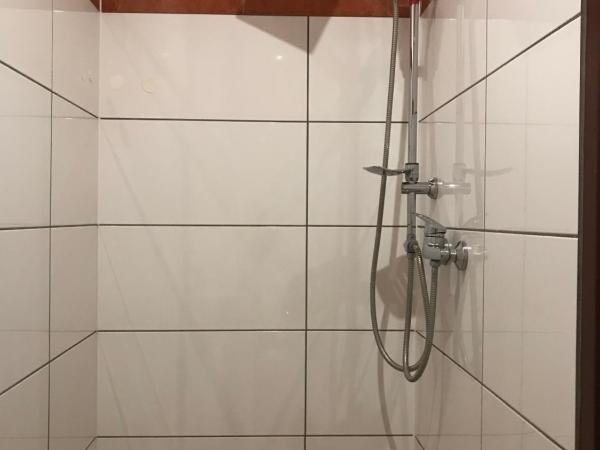 Viktoria : photo 7 de la chambre chambre double avec salle de bains privative