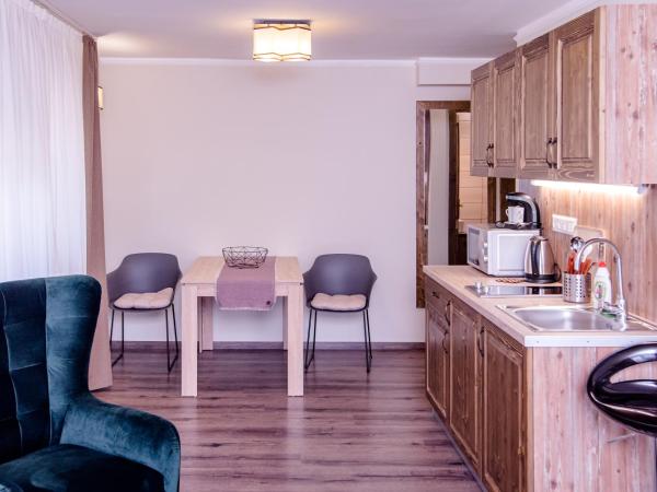 Három a Kislány Panzió : photo 8 de la chambre appartement avec balcon