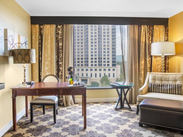 Omni Houston Hotel : photo 1 de la chambre premier signature city view - 1 king bed