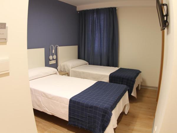 Hostal Mónaco : photo 5 de la chambre chambre simple avec salle de bains privative