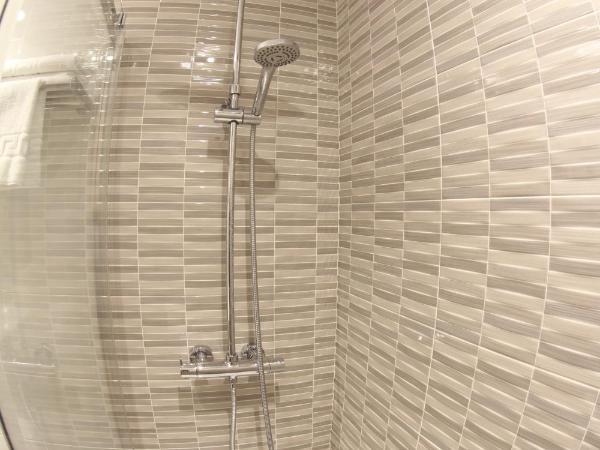 Hostal Mónaco : photo 7 de la chambre chambre simple avec salle de bains privative