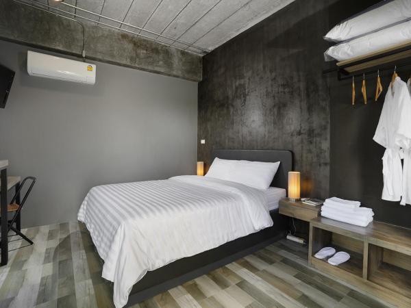 The Nichehome Waterside Living : photo 2 de la chambre chambre avec lit queen-size et salle de bains externe privative