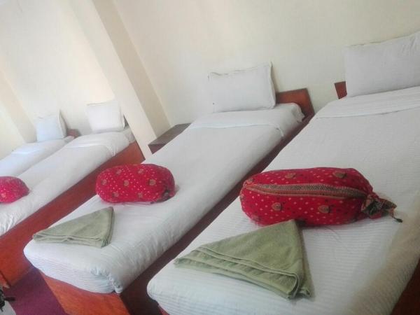 Hotel Sisters Home : photo 4 de la chambre chambre quadruple avec balcon