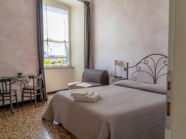 B&B Caterina : photo 2 de la chambre chambre double avec salle de bains privative