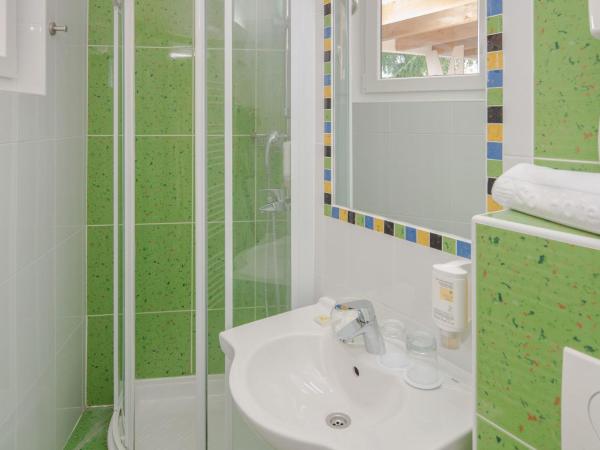 Residence Umag Plava Laguna : photo 1 de la chambre chambre classique avec balcon - côté parc