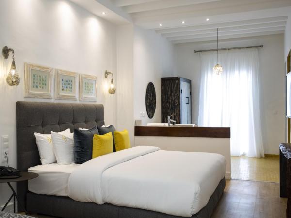 Suite Azur Hotel : photo 1 de la chambre suite deluxe avec lit king-size