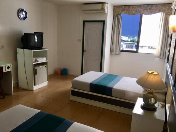 Highway Hotel : photo 5 de la chambre chambre lits jumeaux standard