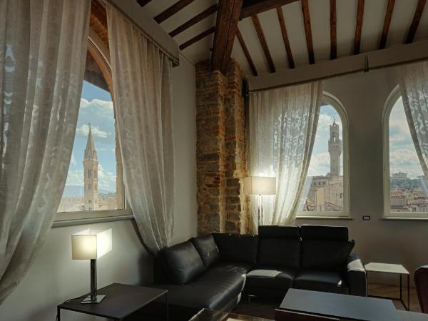 Donati Luxury Tower Suites : photo 5 de la chambre lorenzo il magnifico - deluxe suite duomo view with spa bath