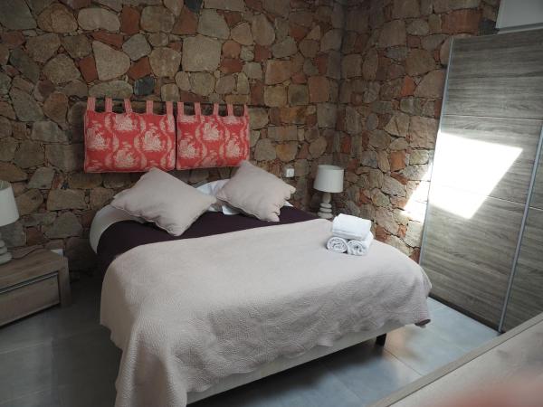 Maranatha Résidence avec plage privée, piscine chauffée : photo 8 de la chambre villa 2 chambres - côté plage - olivier