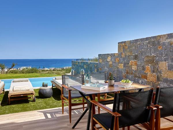 Marni Village : photo 6 de la chambre bungalow de luxe en duplex avec piscine à débordement privée