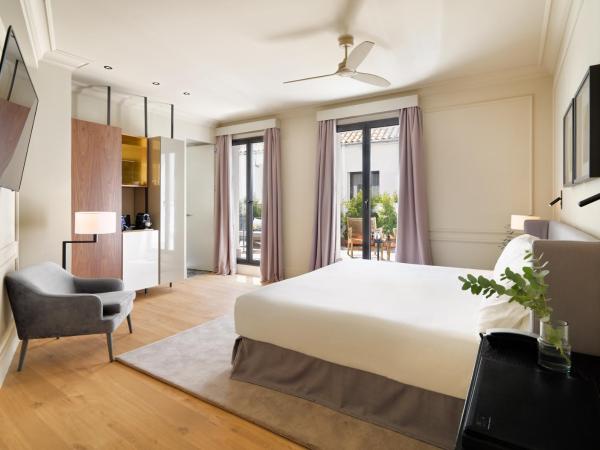 H10 Palacio Colomera : photo 8 de la chambre chambre familiale avec terrasse