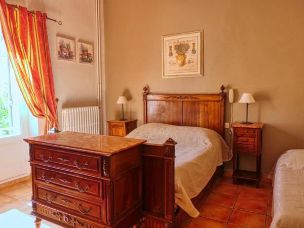 Au Saint Roch - Hôtel et Jardin : photo 2 de la chambre chambre triple