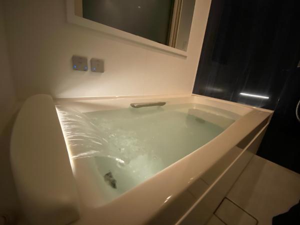 Randor Hotel Sapporo Suites : photo 9 de la chambre chambre lit queen-size avec baignoire spa