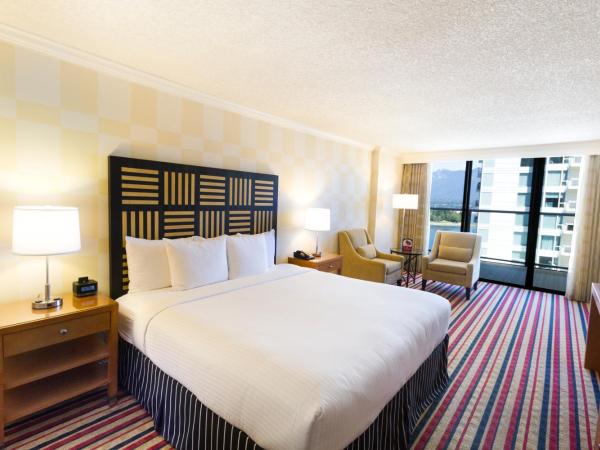 Pinnacle Hotel Harbourfront : photo 2 de la chambre hébergement avec lit king-size - vue partielle sur port