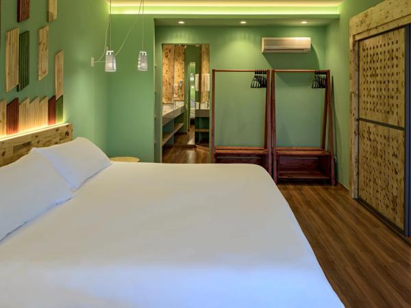 Hotel Nacional Inn Curitiba Santa Felicidade : photo 2 de la chambre suite lit king-size