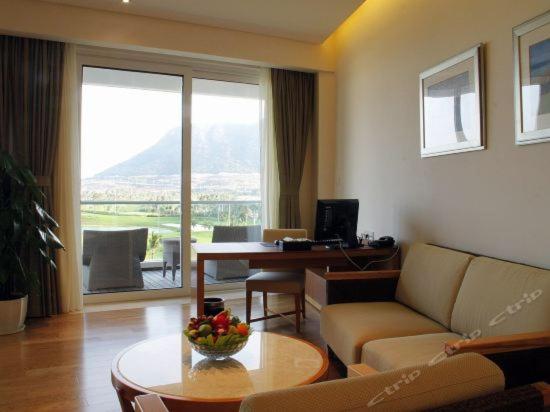 Mingshen Golf & Bay Resort Sanya : photo 2 de la chambre suite 1 chambre avec vue sur le parcours de golf