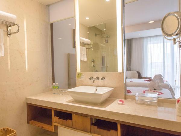 Mingshen Golf & Bay Resort Sanya : photo 1 de la chambre suite 1 chambre avec vue sur le parcours de golf